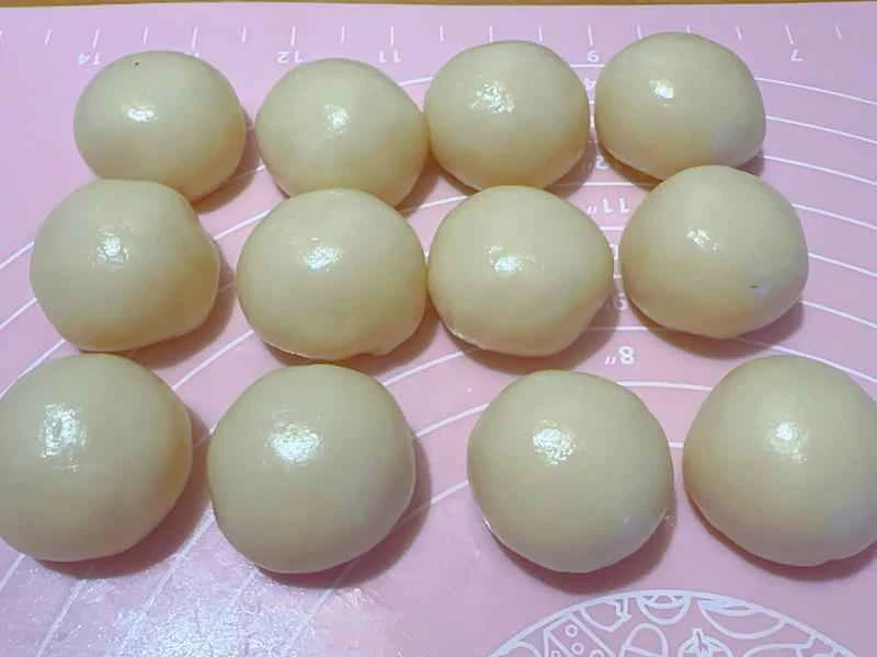 How to make pure milk hand-torn toast: Step 1