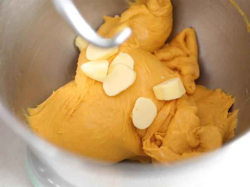 How to make pure milk hand-torn toast: Step 1