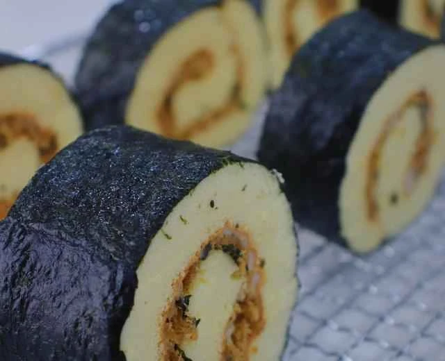 Seaweed and Pork Floss Cake Roll | A delicious and not-too-greasy savory cake