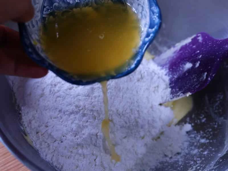 How to make pure milk hand-torn toast: Step 1