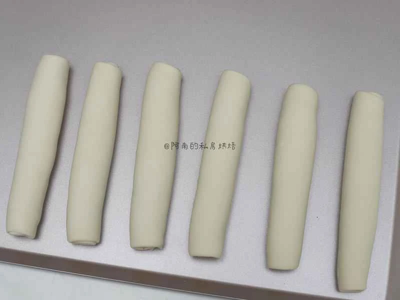 How to make pure milk hand-torn toast: Step 1