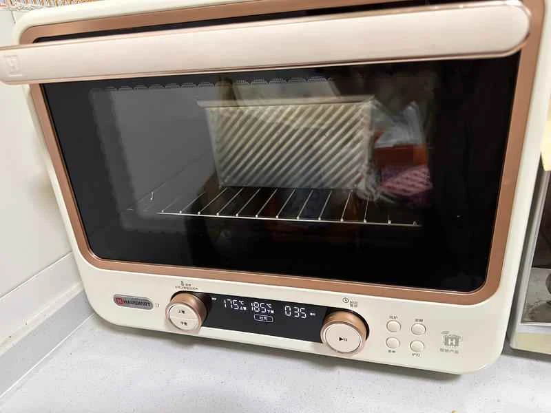 How to make pure milk hand-torn toast: Step 1