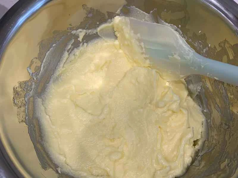 How to make pure milk hand-torn toast: Step 1