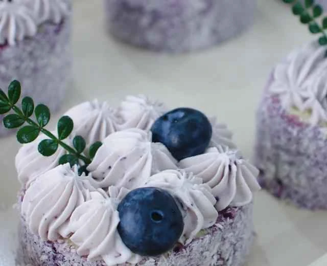 Spring/Summer Desserts | Recipe for an Absolutely Delicious Coconut Blueberry Jam Cake Roll
