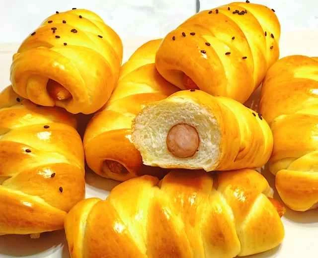 German-style sausage bread, soft on the outside and bursting with juice in every bite—don't miss it! (Xiaomei's version)