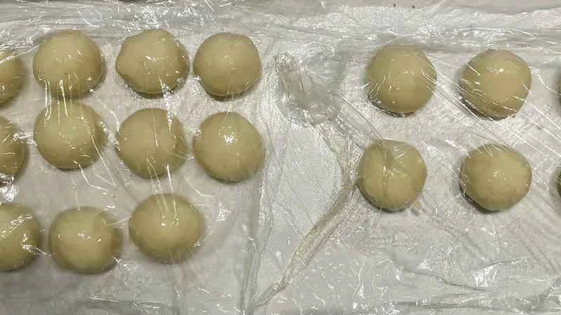 How to make pure milk hand-torn toast: Step 1