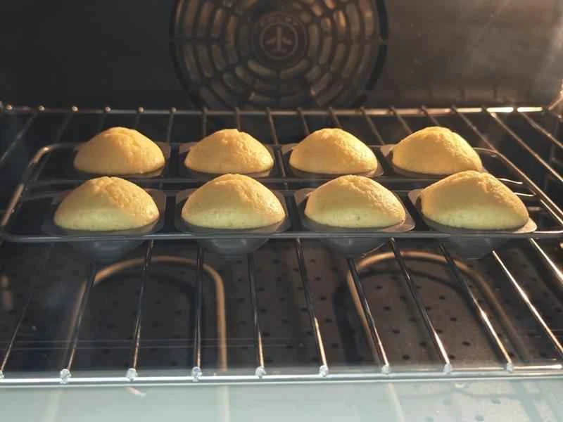 How to make pure milk hand-torn toast: Step 1