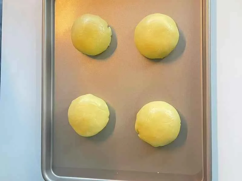 How to make pure milk hand-torn toast: Step 1