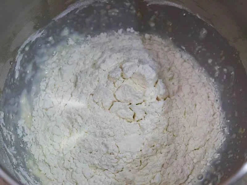 How to make pure milk hand-torn toast: Step 1