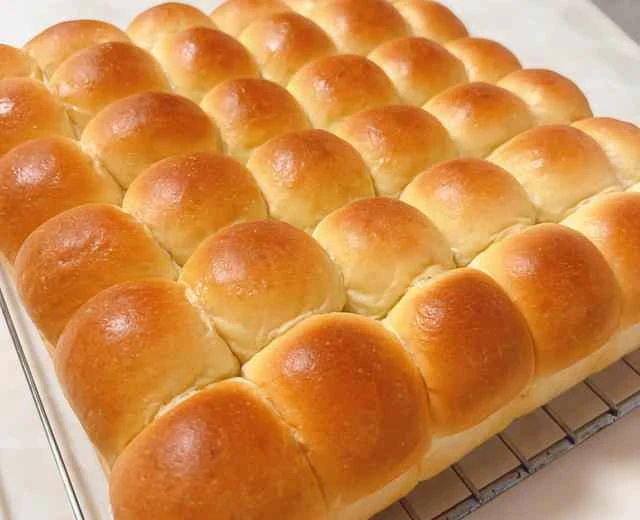 Recreate Sam's Butter Bread Rolls at Home