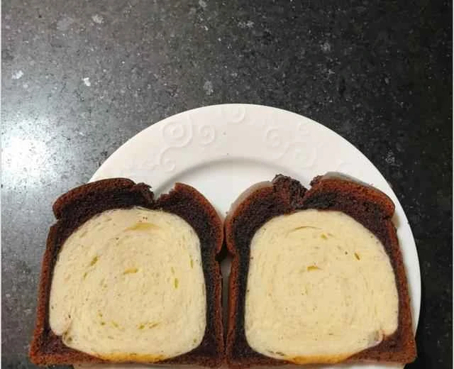 Challenge "100 Ways to Eat Toast" NO.18: The Black and White Duo in the Baking World: Black Diamond Toast, Double the Texture for Ultimate Satisfaction!