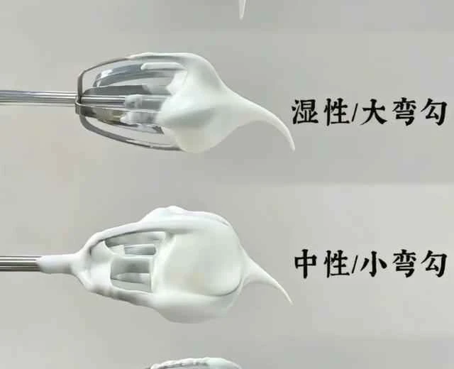 The specific differences in whipping egg whites in recipes based on "baking principles"