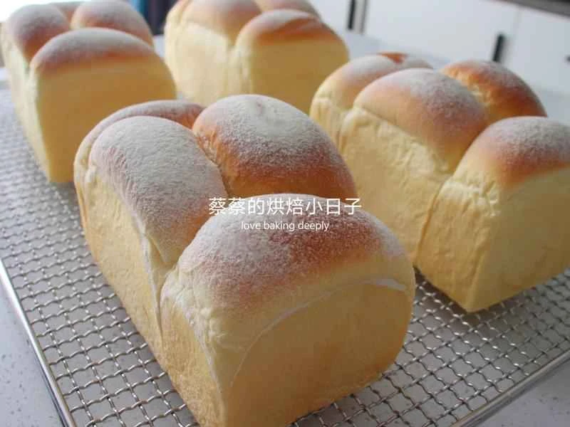 How to make pure milk hand-torn toast: Step 1