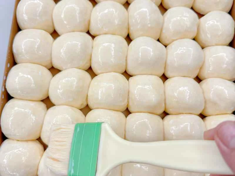 How to make pure milk hand-torn toast: Step 1