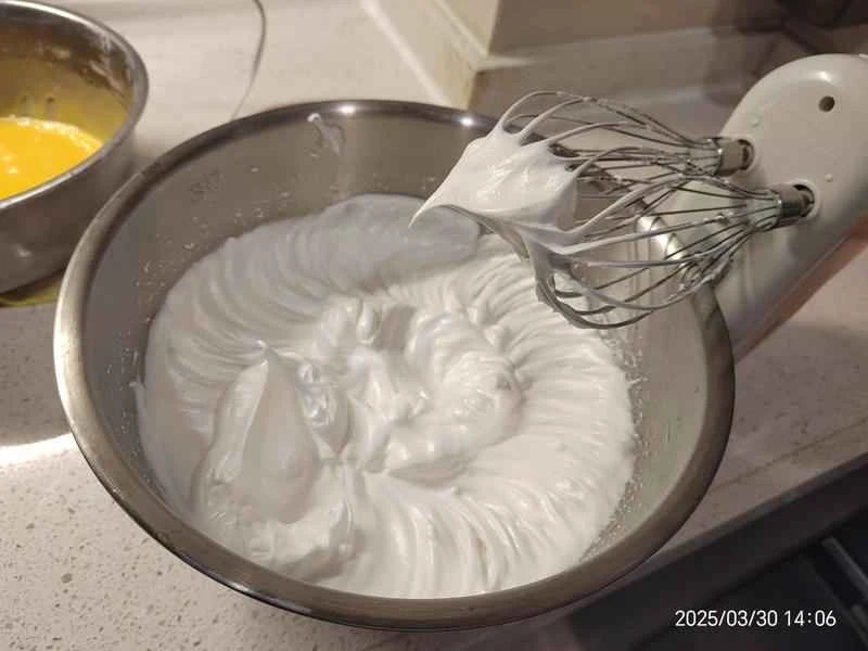 How to make pure milk hand-torn toast: Step 1