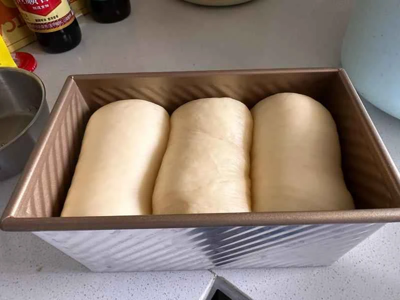 How to make pure milk hand-torn toast: Step 1