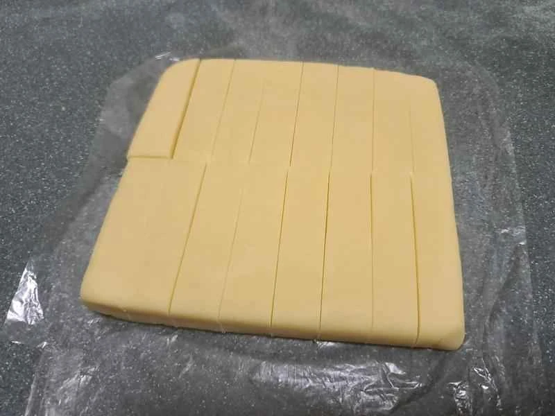 How to make pure milk hand-torn toast: Step 1