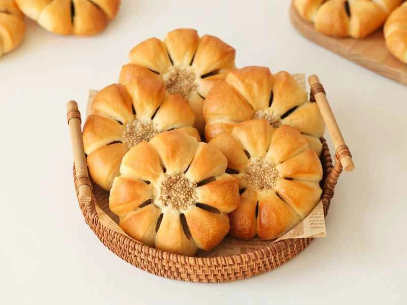 How to make pure milk hand-torn toast: Step 1