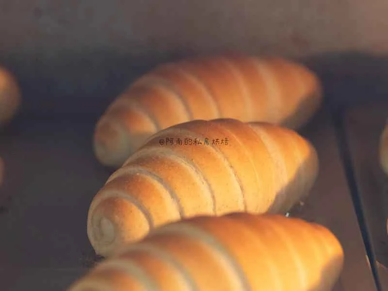 How to make pure milk hand-torn toast: Step 1