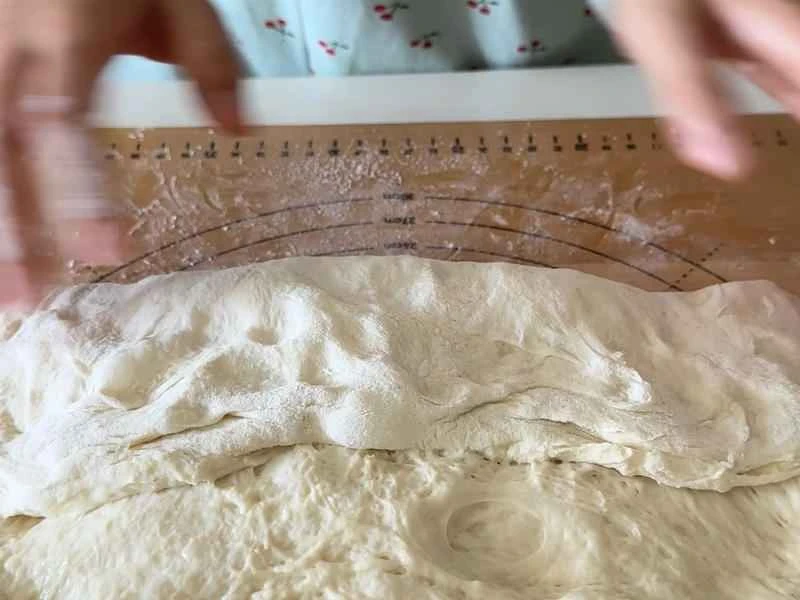 How to make pure milk hand-torn toast: Step 1