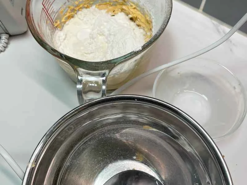 How to make pure milk hand-torn toast: Step 1