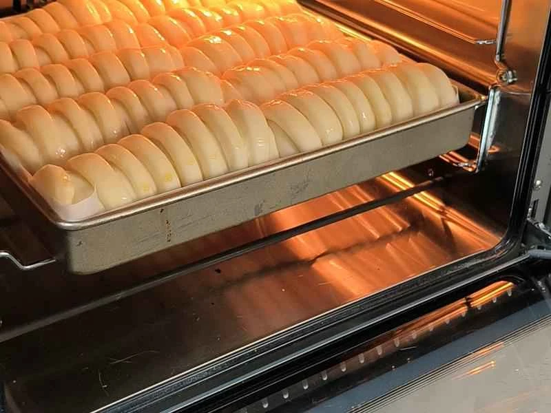 How to make pure milk hand-torn toast: Step 1