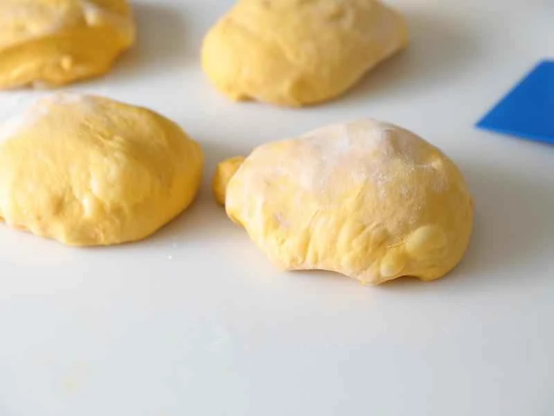 How to make pure milk hand-torn toast: Step 1