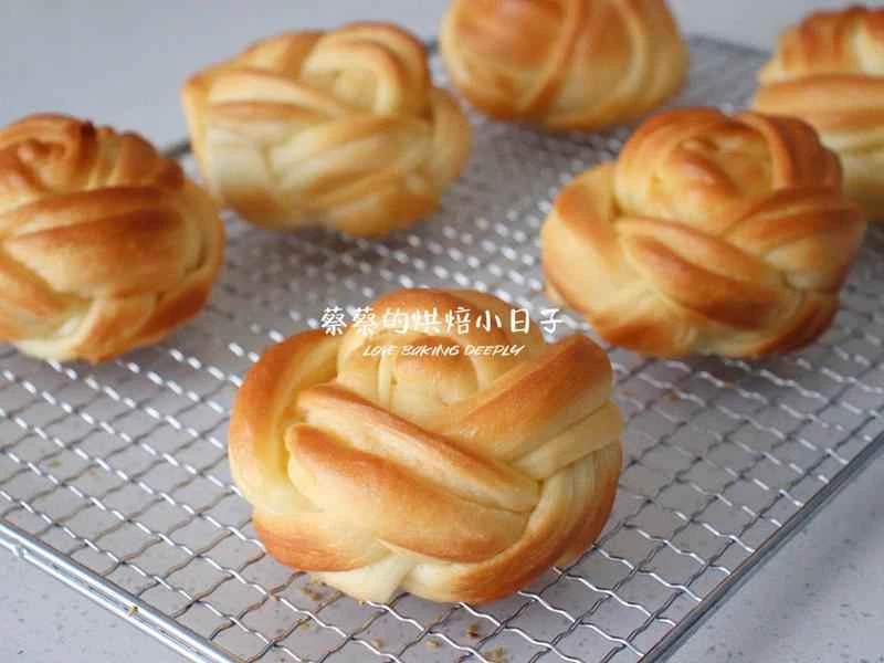 How to make pure milk hand-torn toast: Step 1