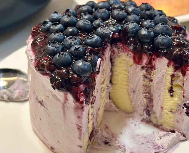 A delicious blueberry cake recipe that looks complicated but is actually very simple!
