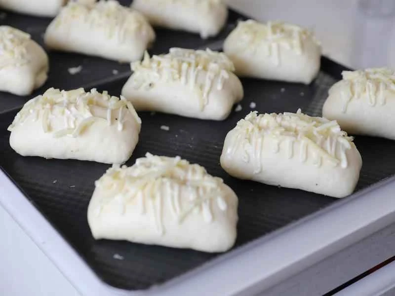 How to make pure milk hand-torn toast: Step 1