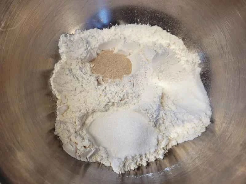 How to make pure milk hand-torn toast: Step 1
