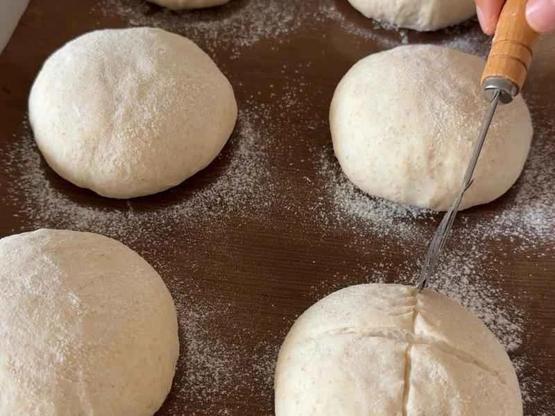 How to make pure milk hand-torn toast: Step 1