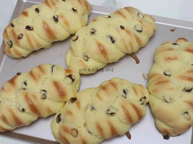 How to make pure milk hand-torn toast: Step 1