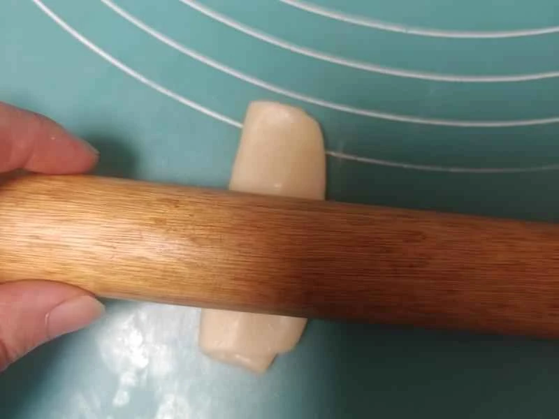 How to make pure milk hand-torn toast: Step 1