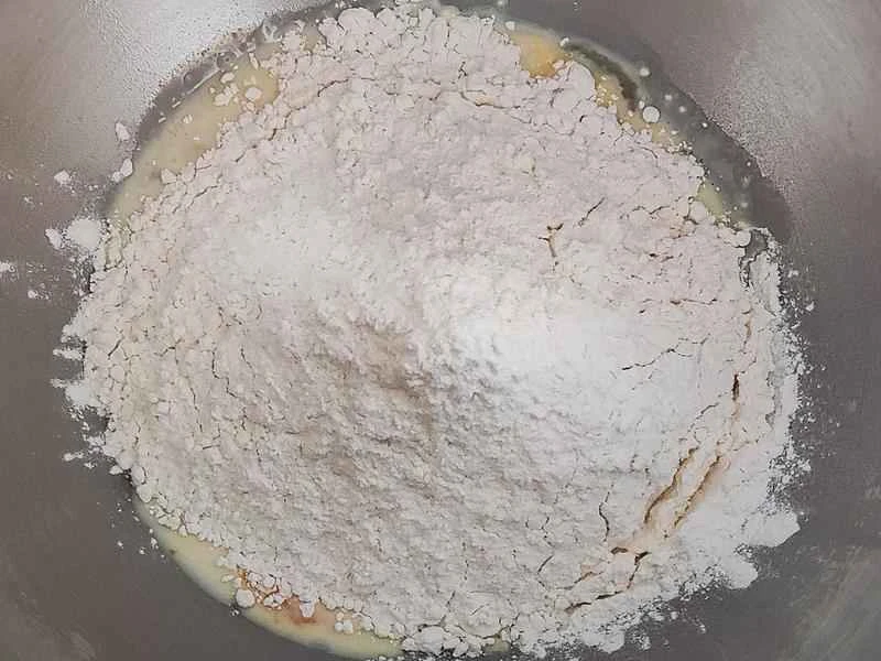 How to make pure milk hand-torn toast: Step 1