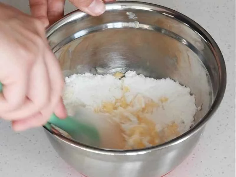 How to make pure milk hand-torn toast: Step 1