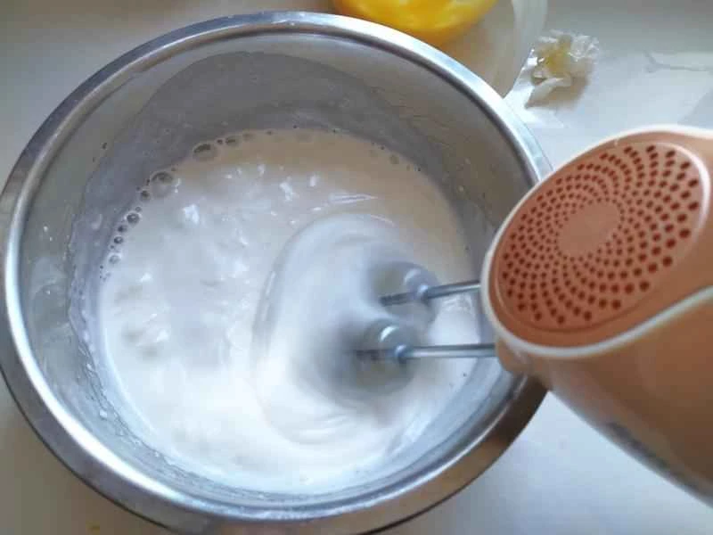 How to make pure milk hand-torn toast: Step 1