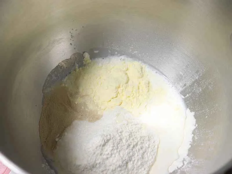 How to make pure milk hand-torn toast: Step 1