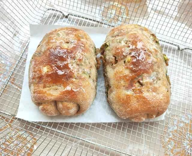 Recipe for a salty European-style bread with bitter chrysanthemum, bitter melon, cumin, and duck leg