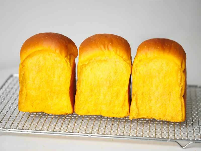 How to make pure milk hand-torn toast: Step 1