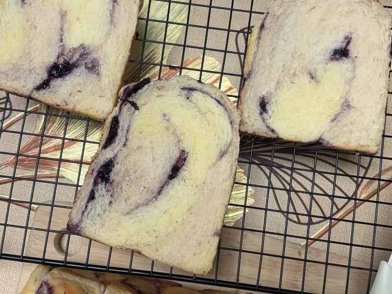 How to make pure milk hand-torn toast: Step 1