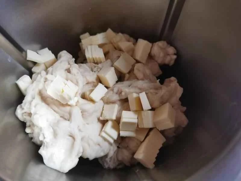 How to make pure milk hand-torn toast: Step 1