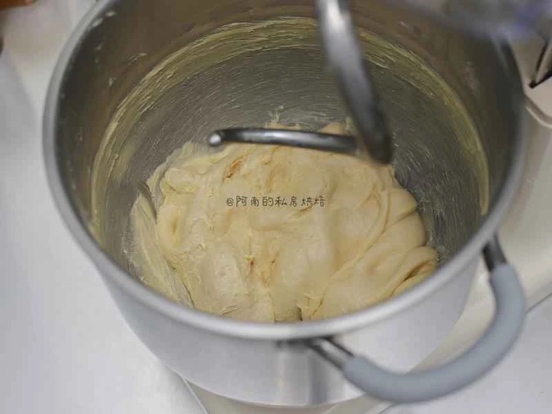 How to make pure milk hand-torn toast: Step 1