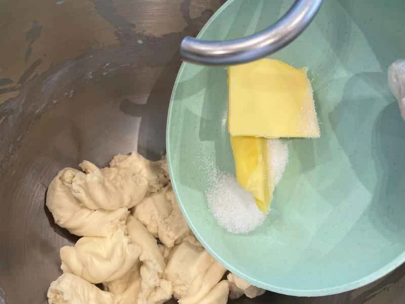 How to make pure milk hand-torn toast: Step 1