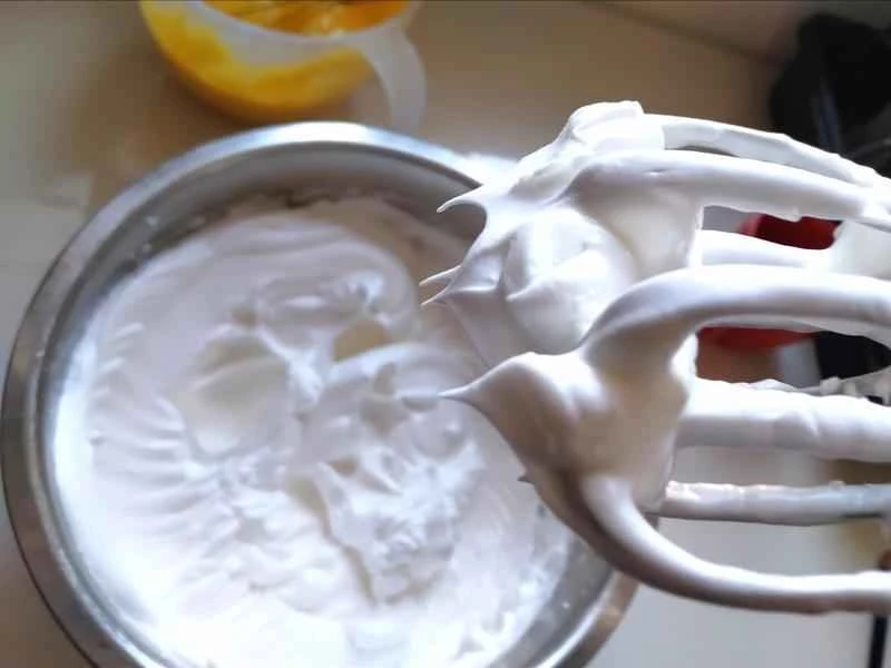 How to make pure milk hand-torn toast: Step 1