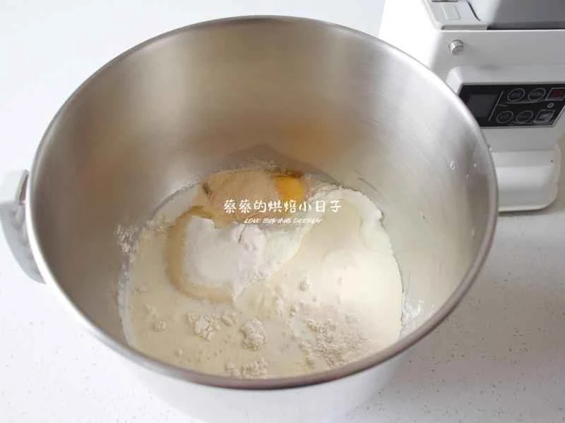 How to make pure milk hand-torn toast: Step 1