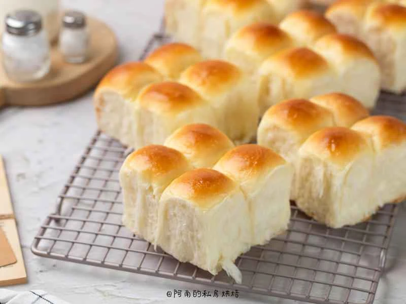 How to make pure milk hand-torn toast: Step 1