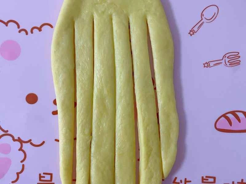 How to make pure milk hand-torn toast: Step 1