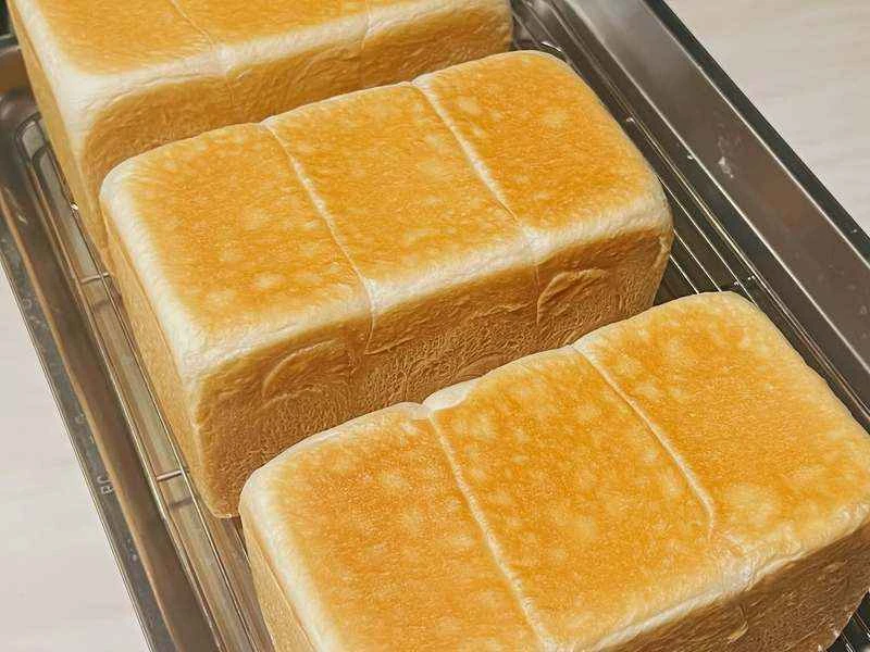 How to make pure milk hand-torn toast: Step 1