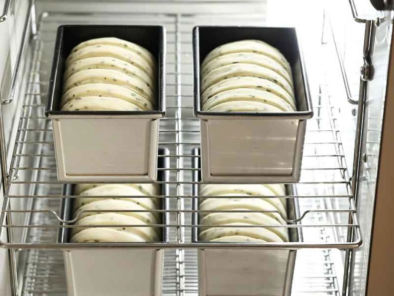 How to make pure milk hand-torn toast: Step 1